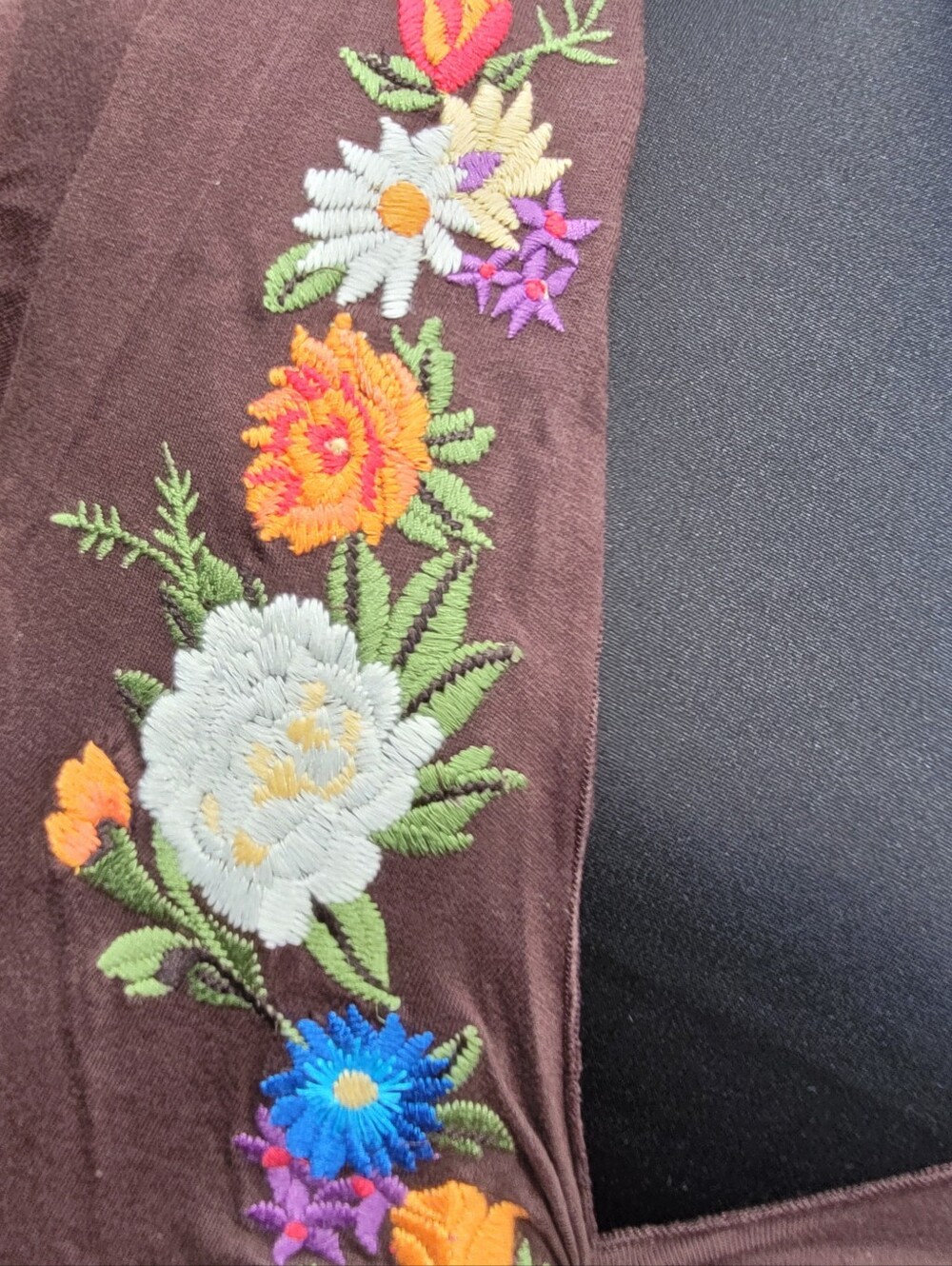 Embroidered V-Neck NY Collection ❤️ Size XXL Beautiful!! Like New - Picture 8 of 9